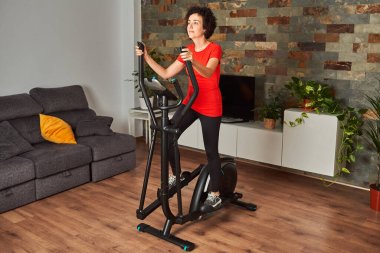 8 Impressive Health Benefits of Elliptical Workouts Health Benefits of Elliptical Workouts
